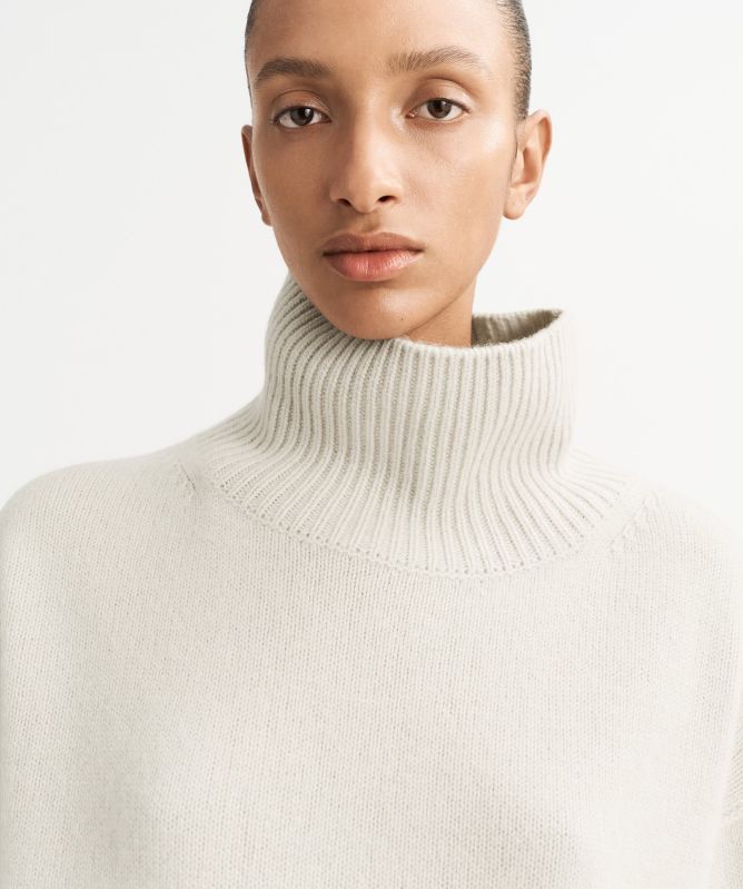 Soft Goat Boyfriend Turtleneck Cashmere Jumper
