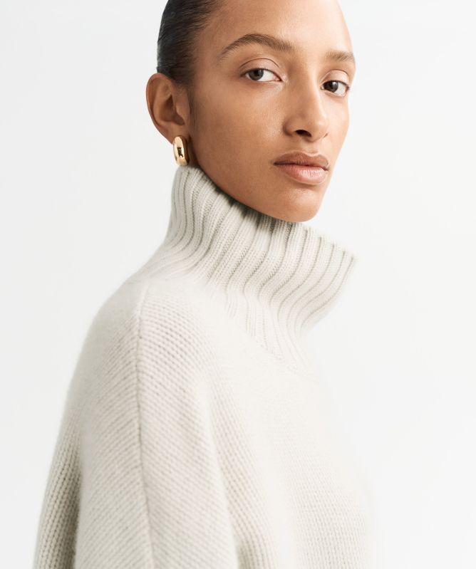 Soft Goat Girlfriend Turtleneck Cashmere Jumper