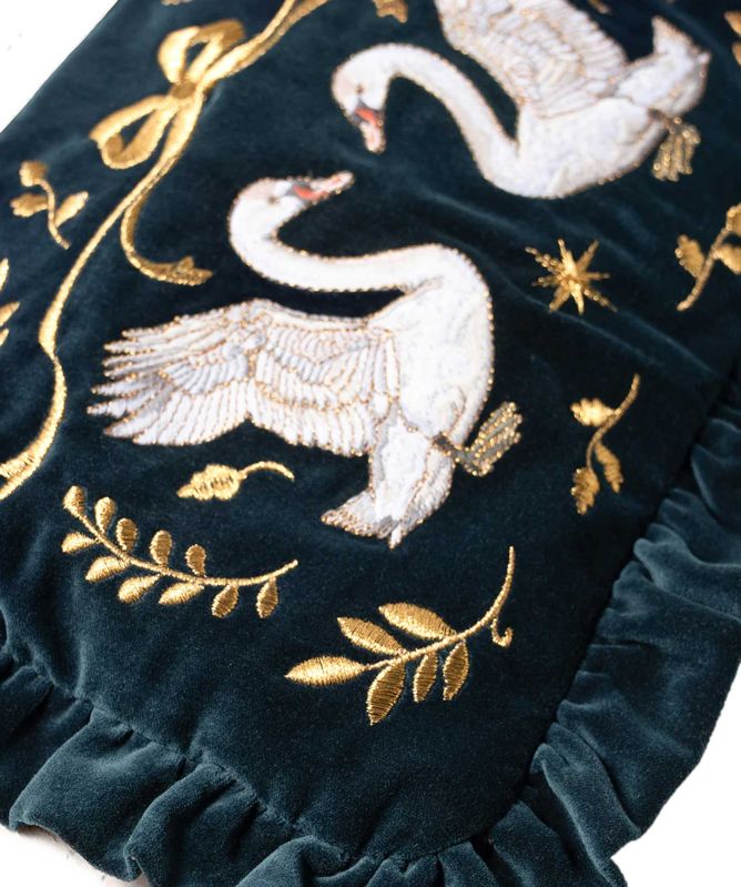 Elizabeth Scarlett EverydayPouch スワン Elizabeth Scarlett Majestic Swans Frill Pouch | Jules B