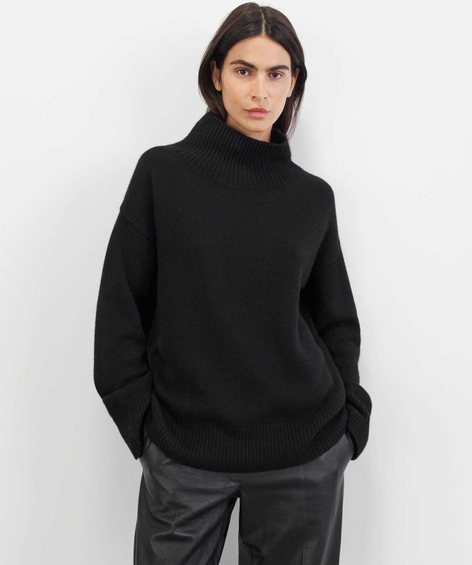 Soft Goat Boyfriend Turtleneck Cashmere Jumper | Jules B