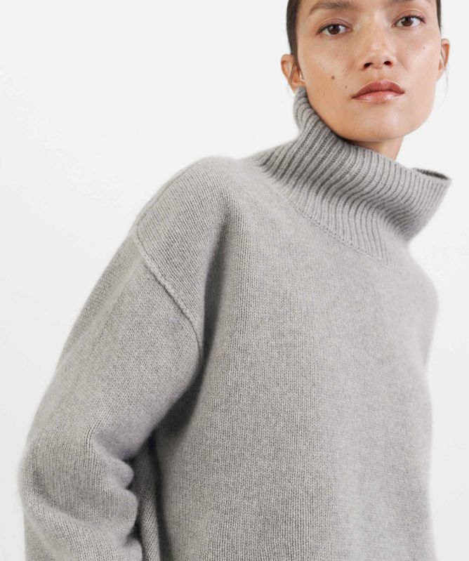 Soft Goat Boyfriend Turtleneck Cashmere Jumper