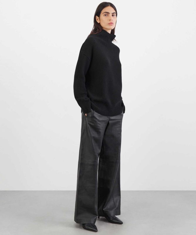 Soft Goat Boyfriend Turtleneck Cashmere Jumper | Jules B