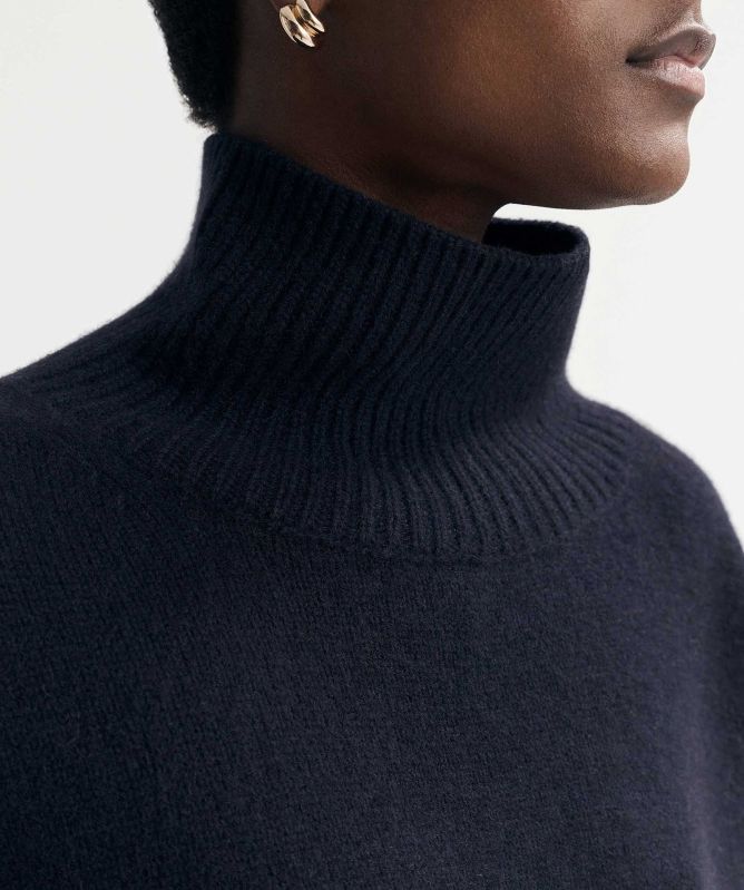 Soft Goat Boyfriend Turtleneck Cashmere Jumper