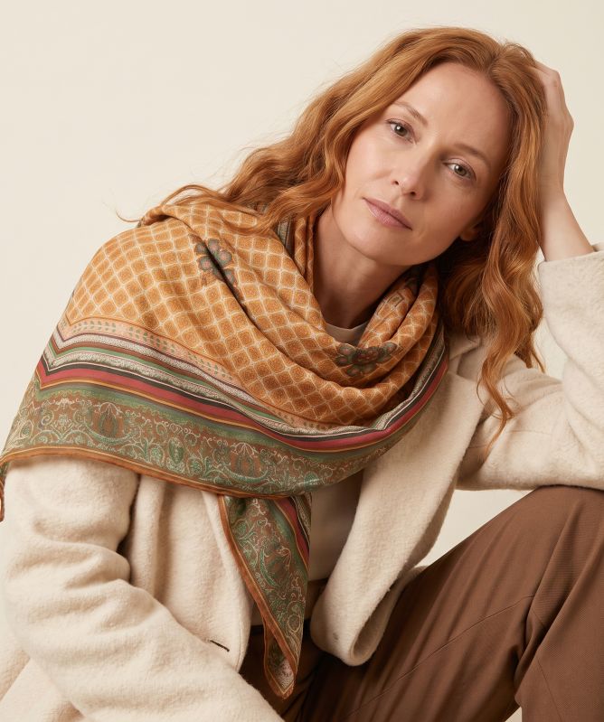 One Hundred Stars Amulet Gold Scarf